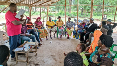 Réunion de groupe avec les bénéficaires de Wakili en Guinée - Entrepreneurs du Monde