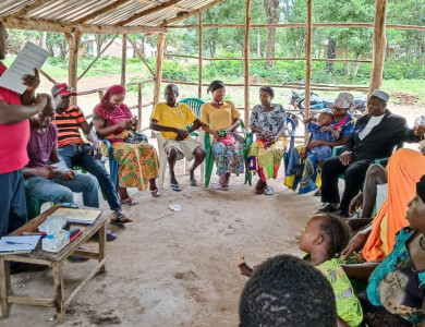 Réunion de groupe avec les bénéficaires de Wakili en Guinée - Entrepreneurs du Monde