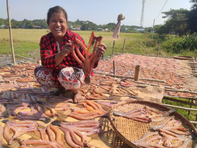 Bénéficiaire vendeuse de poisson - Sont Oo Tethwin - Entrepreneurs du Monde