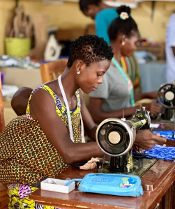 Production de protection hygiénique réutilisable par Auréole Monde au Togo