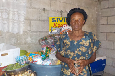 portrait d'une commerçante accompagnée par Palmis Mikwofinans Sosyal en haïti