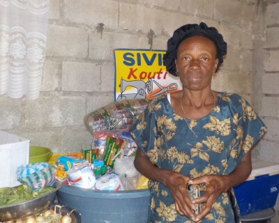 portrait d'une commerçante accompagnée par Palmis Mikwofinans Sosyal en haïti