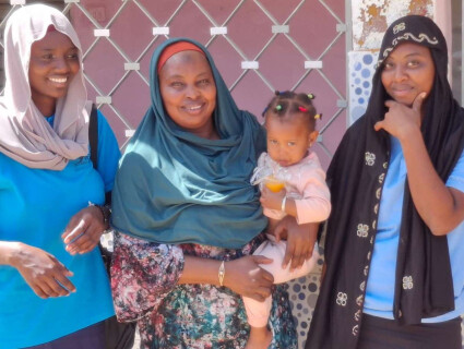 portrait d'une bénéficiaire de fansoto avec 3 de ses enfants