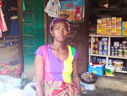 bénéficiaire de Munafa dans sa boutique