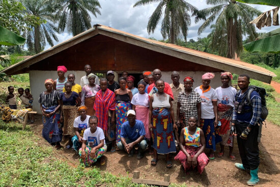bénéficiaires d'Elili au Libéria, qui posent pour une photo de groupe devant l'agence