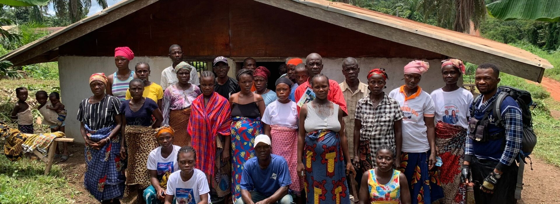 bénéficiaires d'Elili au Libéria, qui posent pour une photo de groupe devant l'agence