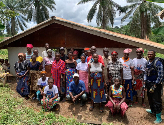 bénéficiaires d'Elili au Libéria, qui posent pour une photo de groupe devant l'agence