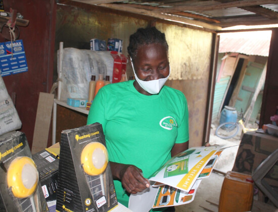 Revendeuse Palmis Eneji en Haïti