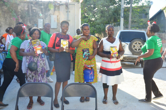 Bénéficiaires de Palmis Eneji en Haïti.