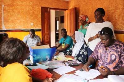 Équipe locale de Fansoto, institution de microfinance sociale incubée par Entrepreneurs du Monde au