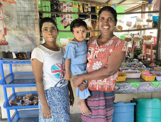 Beneficiary with her family in Myanmar - Entrepreneurs du Monde