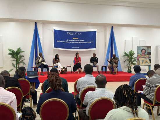 Table ronde à Lomé, Togo, sur l'économie sociale et solidaire