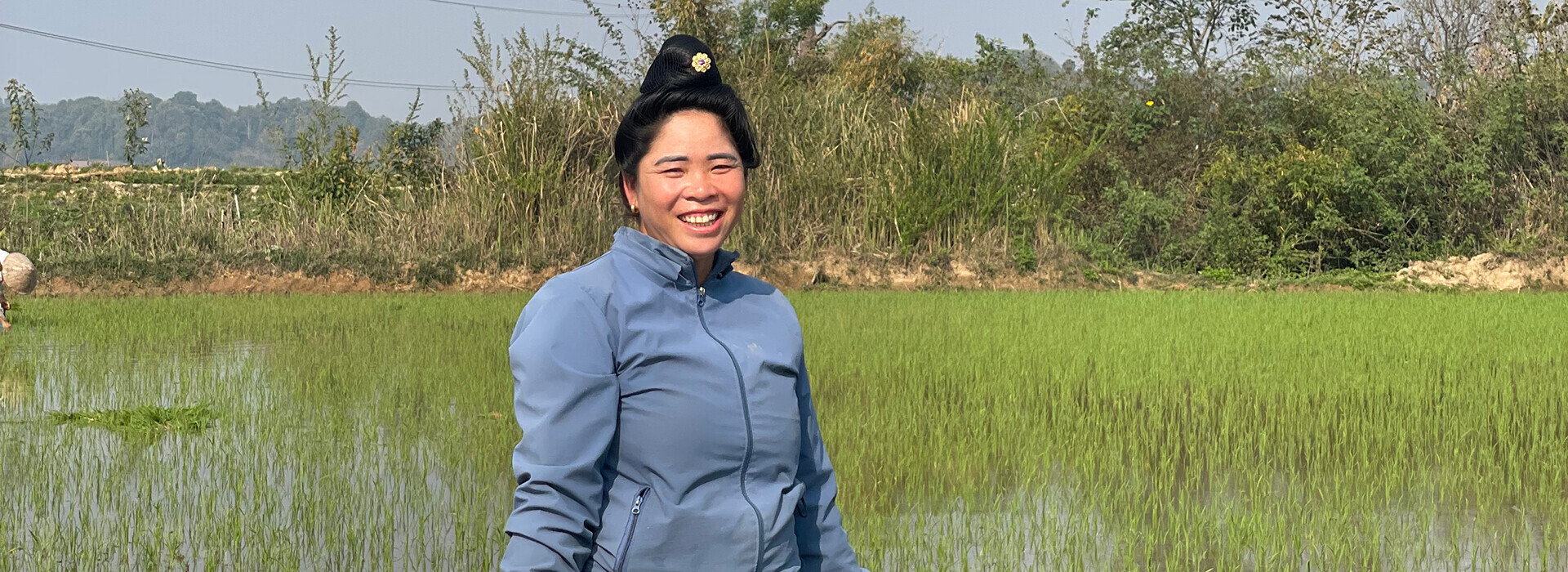 Bénéficiaire de Anh Chi Em dans son champs au Vietnam