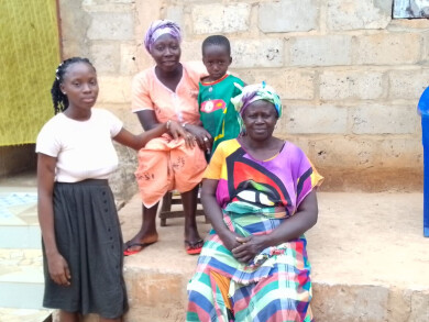 Maraichère au Sénégal et sa famille