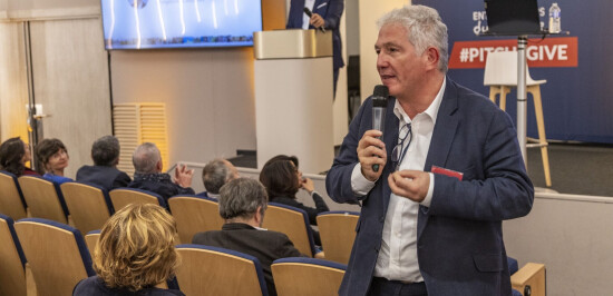 Yoram Bosc-Haddad prend la parole au Pitch&Give Paris.