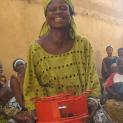 Bénéficiaire avec un réchaud à gaz