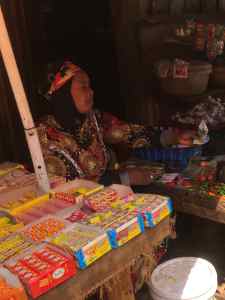 Isatu, commerçante en Sierra Leone
